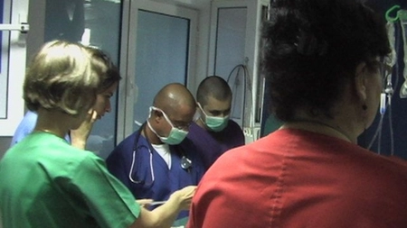 Un iesean si-a injunghiat sotia si pe amantul acesteia
