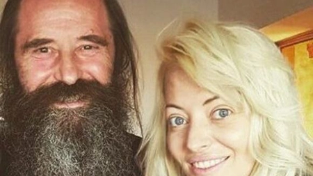 Tatal Deliei s-a intors de pe muntele Athos! A renuntat la calugarie si s-a pozat cu toata familia! Cum arata - FOTO