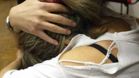 Una dintre minorele bătăuşe din Gorj, reţinută deși are 14 ani - VIDEO