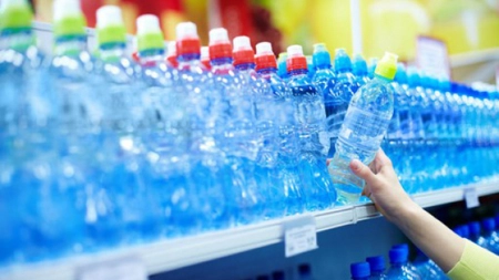 Voi stiti ce beti? Cantitate uriasa de apa, retrasa de pe rafturile supermarketurilor din Iasi - UPDATE