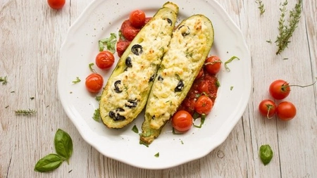 E cea mai aspectuoasa garnitura pentru friptura - Dovlecei la cuptor - Sa o incerci si tu