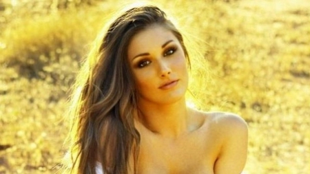 Ea a fost desemnata femeia cu cei mai frumosi SANI NATURALI din lume! Cum arata tanara 
