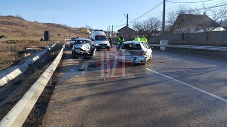 EXCLUSIV! Accident GRAV la Tomesti! Impact  intre doua masini - LIVE VIDEO/ FOTO