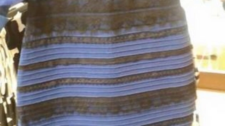 Rochia care a impartit internetul in doua TABERE. Care este culoarea pe care o vezi? - FOTO