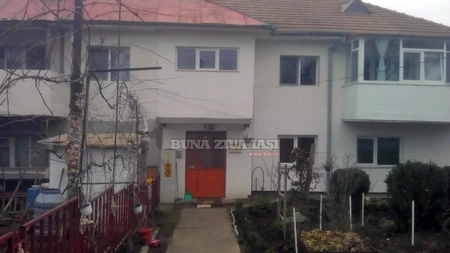 Blocul groazei din Iasi. Locatarii, obligati sa-si transforme apartamentele in WC public - FOTO, VIDEO