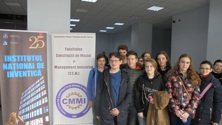 Zeci de elevi ai Colegiului National, in vizita educationala la Universitatea Tehnica din Iasi 