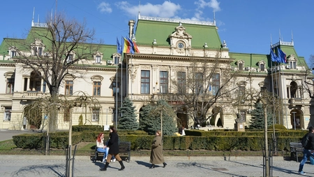 Cele mai frumoase femei din primarie! Ele i-au imbolnavit pe functionarii din Palatul Roznovanu - FOTO