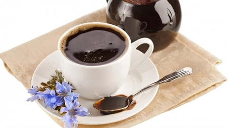 Cafeaua de cicoare. 9 motive pentru a consuma mai des aceasta bautura