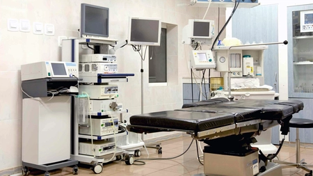 SOCANT! Domnilor medici, o puteti privi in ochi? Copila mutilata in timpul unei investigatii la un spital din Iasi - FOTO