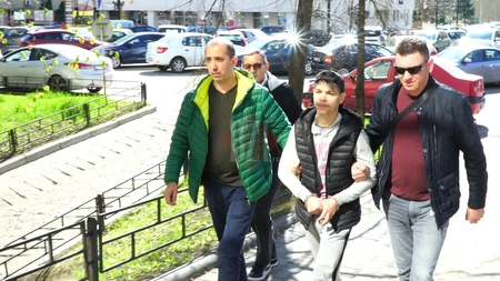 Scene incredibile pe strazile Iasului! Trei minori au amenintat si jefuit un taximetrist! Au fost arestati  - FOTO, VIDEO