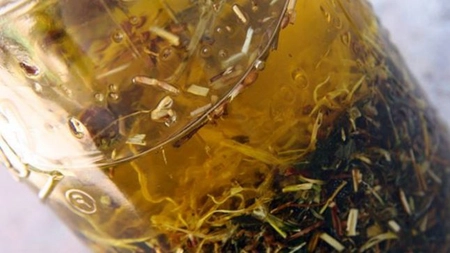 Ce este uleiul hotilor, licoarea miraculoasa pentru sanatate? De ce este bine sa il folosesti zilnic