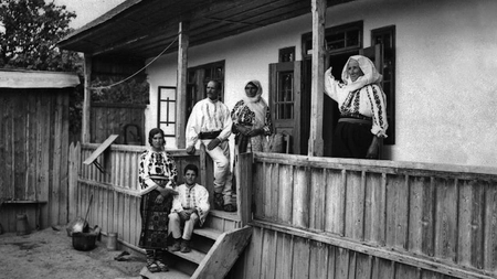 Traditii, superstitii si sfaturi babesti. Descantece pentru copii, pentru fete de maritat si leacuri de frica