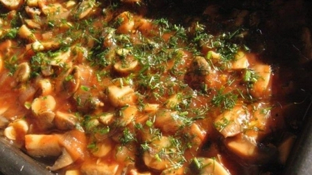 Tocanita de gulii cu sos de rosii