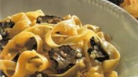 Tagliatelle cu prosciutto si parmezan