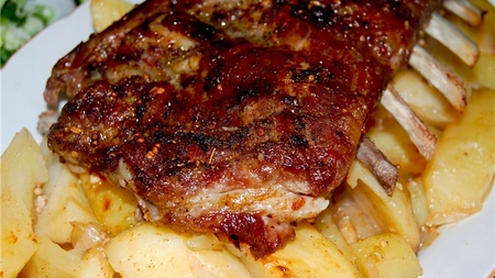 Coaste de porc suculente si fragede, cu cartofi - Carnea se topeste in gura!