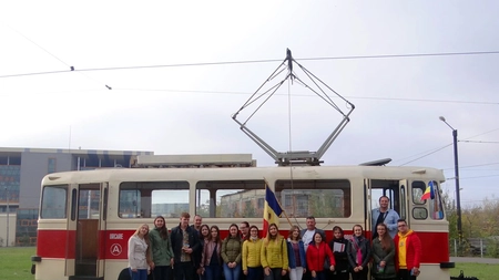 Tramvaiul Comunismului din Iași atrage tot mai mulți turiști: Vagonul a devenit neîncăpător