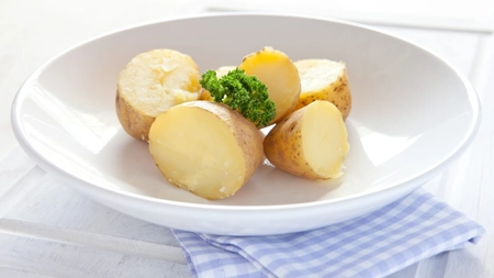 Grozav: cu acest truc, cartofii vor fi gătiti de două ori mai repede!