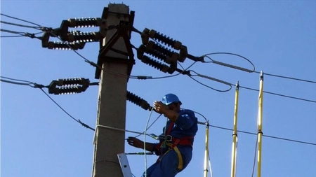 Furnizarea energiei electrice, întreruptă pe mai multe străzi din Iași