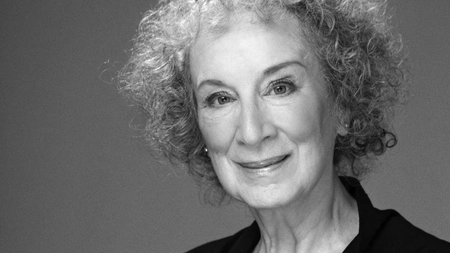 Scriitoarea Margaret Atwood a primit o distincție rară