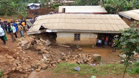 Alunecare de teren în Camerun - 42 de cadavre, dintre care 4 femei însărcinate