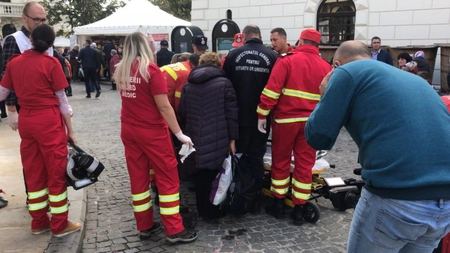 Intervenţie medicală în curtea Mitropoliei. Un bărbat se afla în criză epileptică