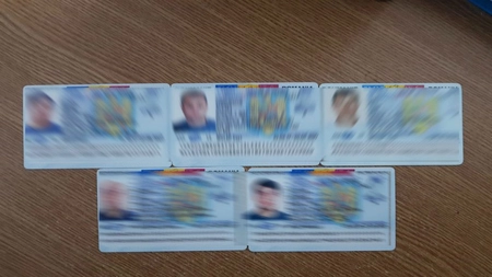 Cărţi de identitate false, descoperite la controlul de frontieră