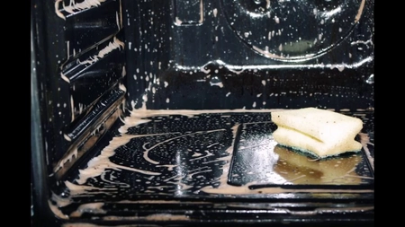 Cum să cureți un cuptor foarte murdar