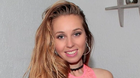 O medaliată cu aur la gimnastică a ales drumul filmelor pentru adulți: 