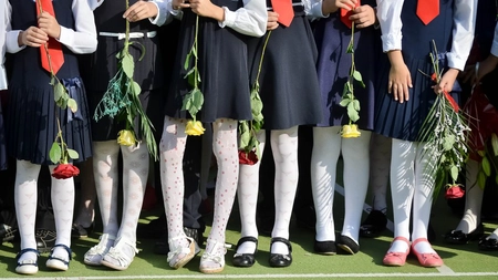 Şcoli închise sau cu program scurtat vineri şi luni