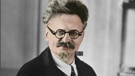 Ce a dus la exilul lui Lev Troțki