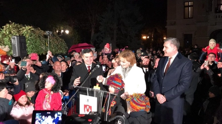 Aprinderea iluminatului de sărbători a deschis, oficial, Târgul de Crăciun - FOTO / VIDEO