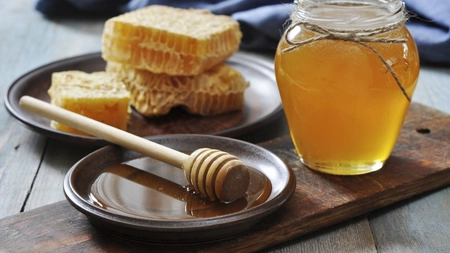 Mierea de albine, de la aliment sanatos la unul otravitor. In ce conditii poate deveni cancerigena