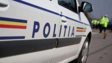 A vrut să traverseze strada, dar a fost lovită de un autoturism. Ce a pățit această ieșeancă