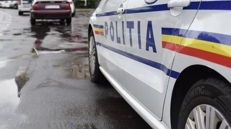 Bărbat lovit violent de autoturism, transportat la spital. Iată ce a pățit