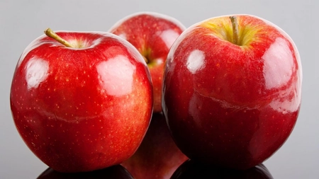 Două <em class='ep-highlight'>mere</em> pe zi țin medicul departe de totdeauna?