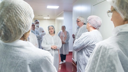 Profesioniști din domeniul sănătății din Serbia în vizită la <em class='ep-highlight'>Antibiotice</em> Iași