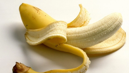 Înfige un ac într-o banană și urmărește ce se întâmplă în continuare! VIDEO