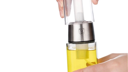 Iată de ce ar trebui să pulverizați oțet în jurul ferestrelor!