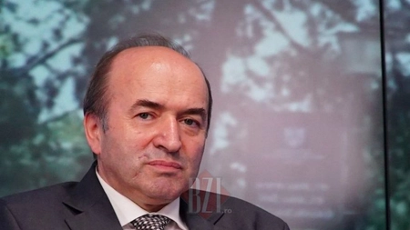 O decizie a fostului ministru al Justiției, rectorul Universității Cuza din Iași, recunoscută în toată România