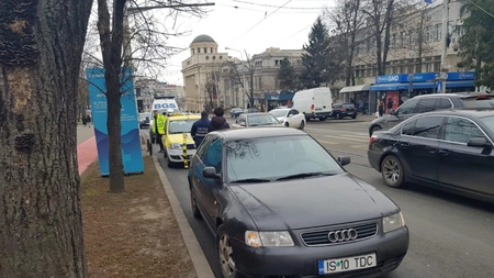 Exclusiv! Tamponare în Copou. Două mașini au fost implicate
