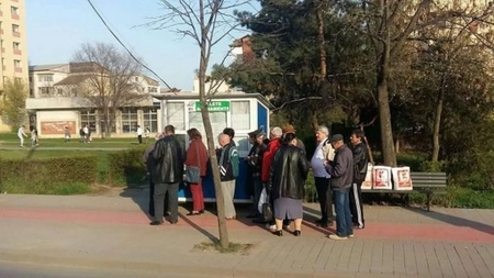 Începând de astăzi, pensionarii din Iași pot ridica cardurile SeniorIS pentru transportul public