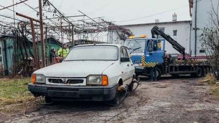 Zeci de mașini abandonate pe domeniul public vor fi trimise la casat