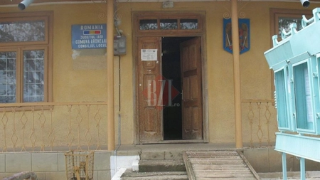 O contabilă vrea 1.500 de euro pe lună de la Primăria Aroneanu