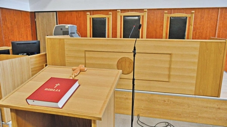 Exclusiv! Un șef din Poliția ieșeană a dat în judecată Statul Român! Cere daune morale de 20.000 de euro după ce a fost cercetat pentru abuz în serviciu!