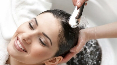 Oare de ce este bine să pui zahăr în șampon?