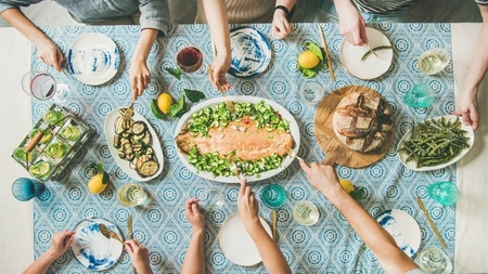 Dieta mediteaneană menţine sănătatea, indiferent de vârstă