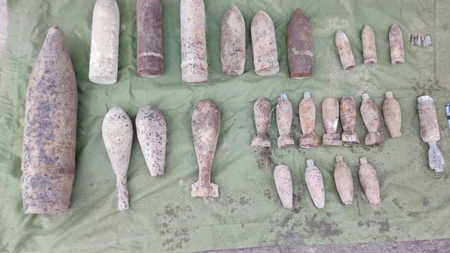 Colecție impresionantă de proiectile de război, descoperite într-o pădure de lângă Iași