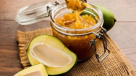 Aţi auzit de dulceaţă picantă de mango murat?