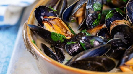 Midii în sos de vin