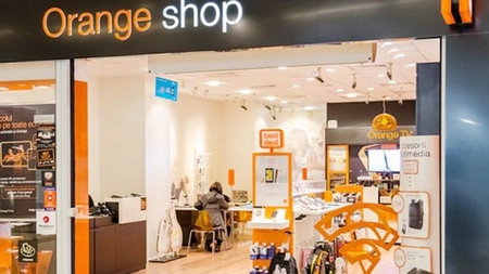 A rămas șocat când s-a uitat pe aplicația Orange: Un ieșean s-a trezit că are de plătit abonamente de telefonie mobilă fără să semneze vreun contract